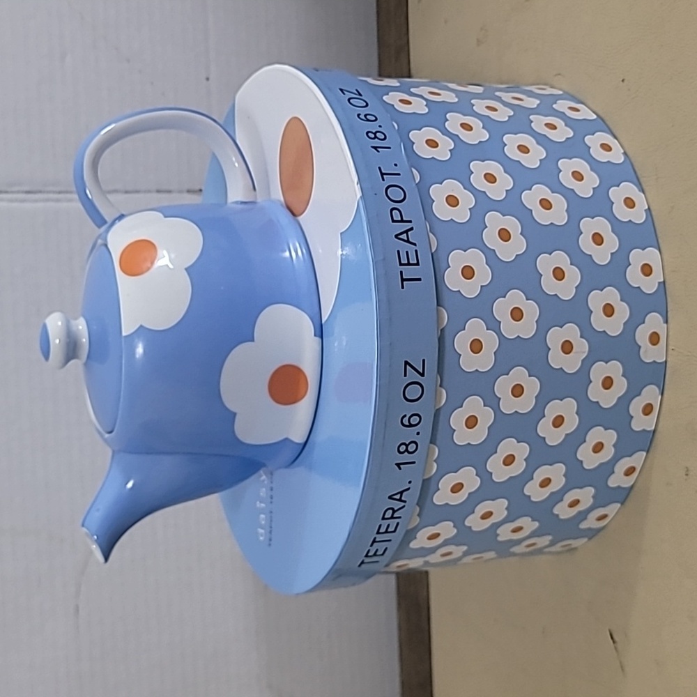 Tea Pot Blue W/White Daisy